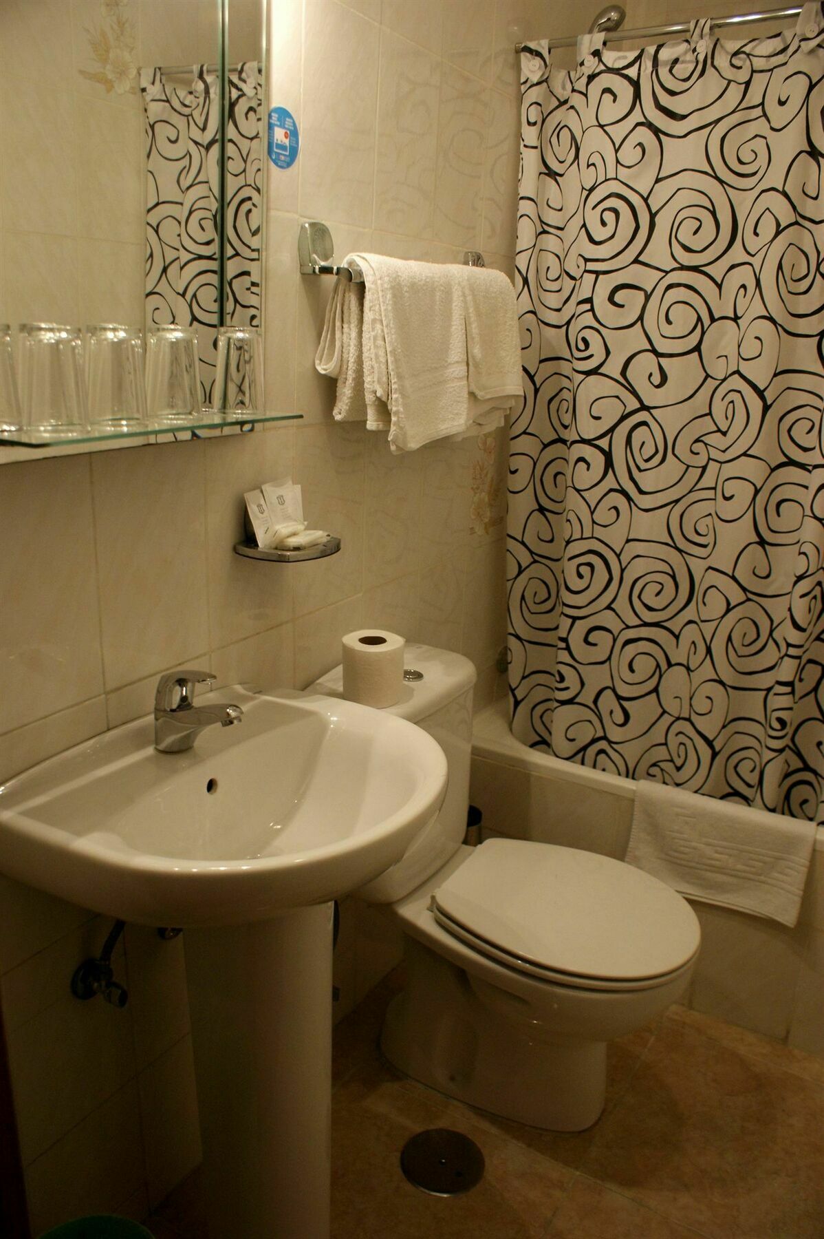 Hostal Rias Bajas Madrid Eksteriør bilde
